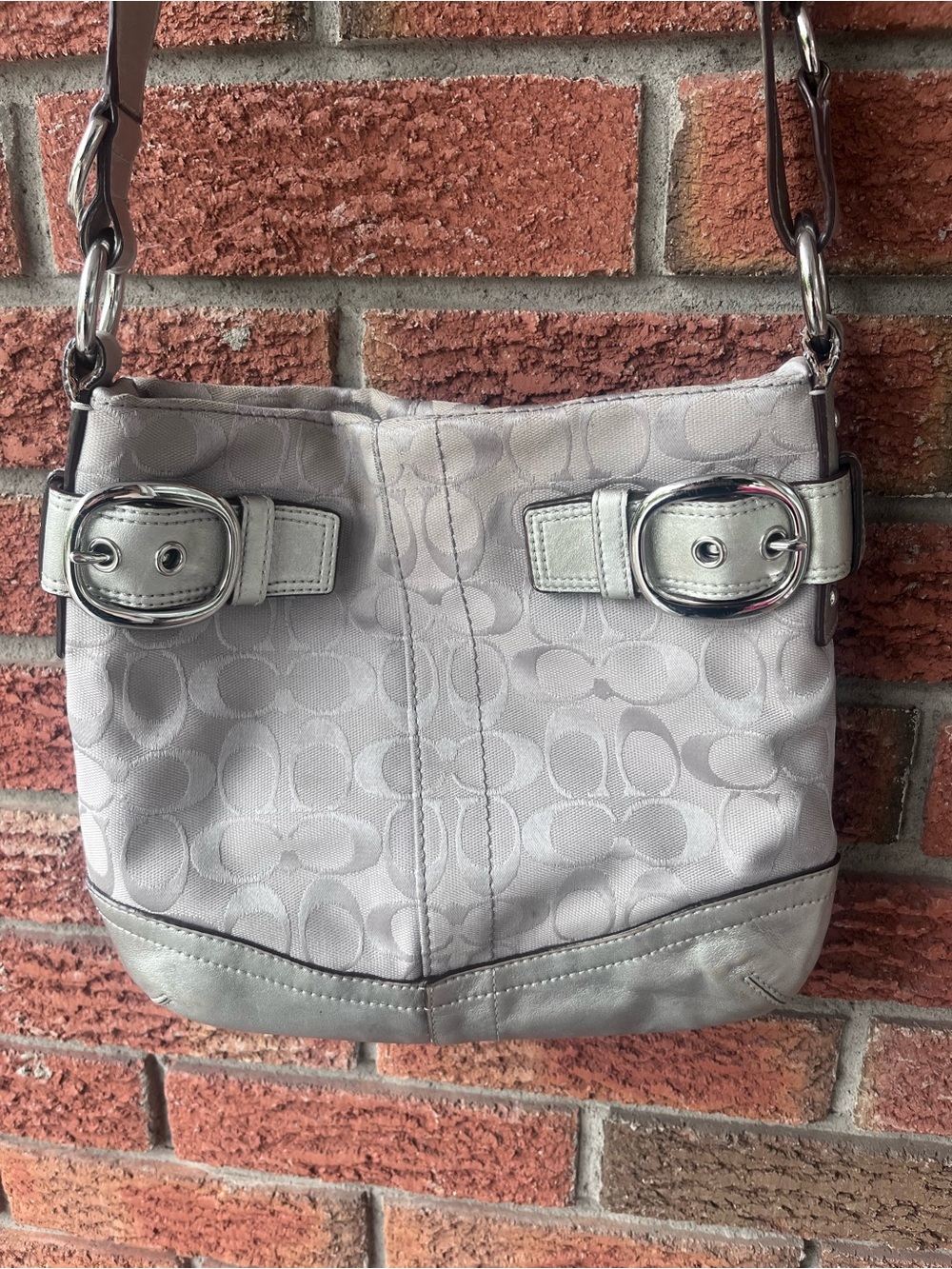 Coach Signature Jacquard Canvas
Shoulder Bag F17088